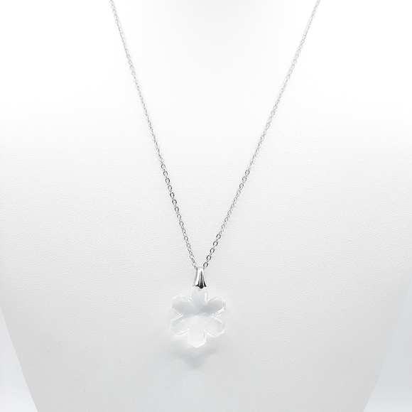 Snowflake Swarovski Elements Crystal Necklace Winter Snow New - Picture 4 of 5
